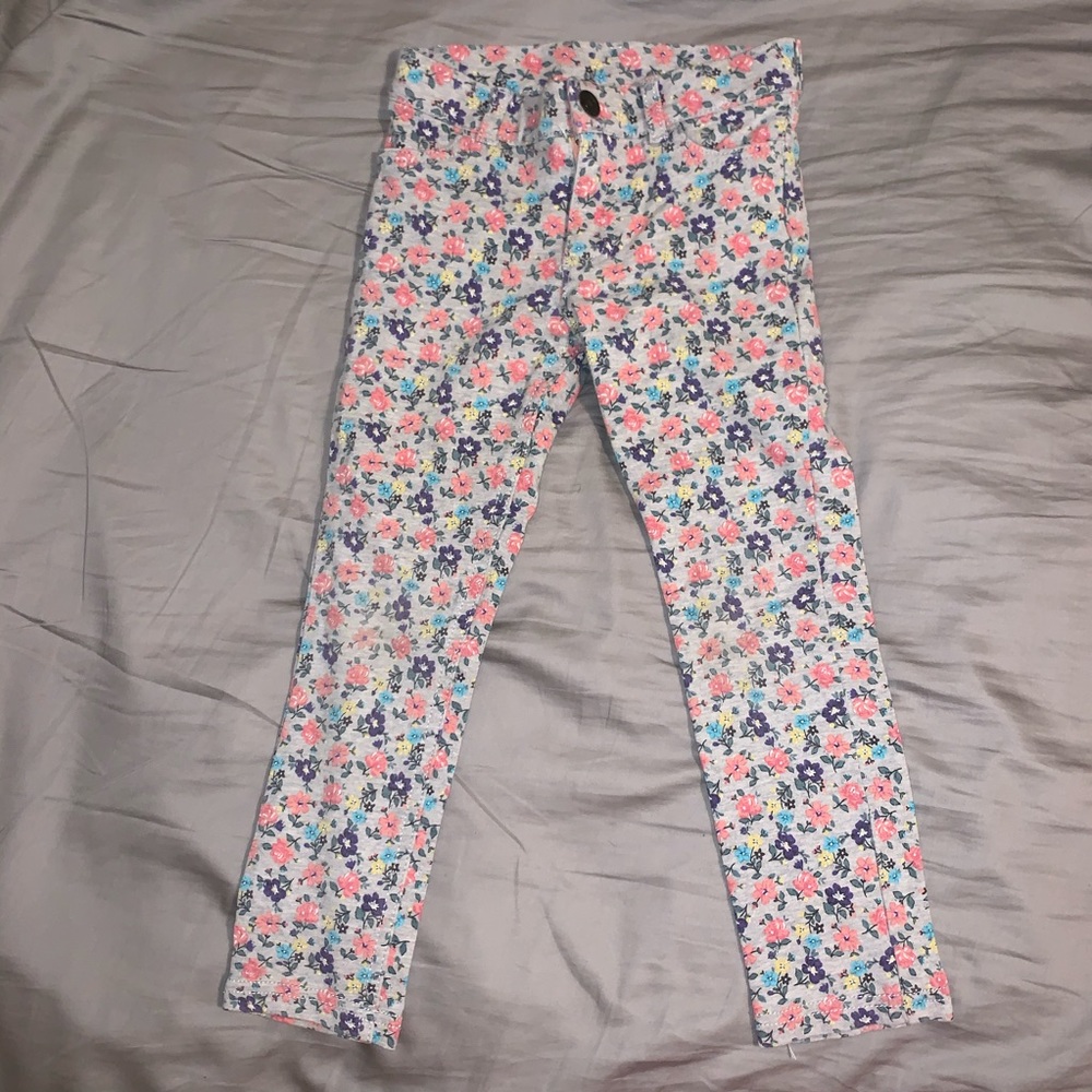 Carter’s pants with flowers 💕🌷